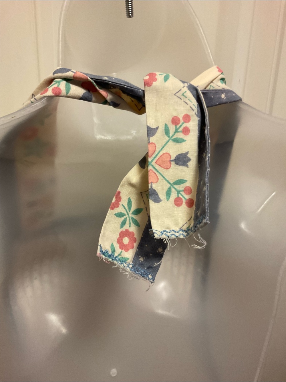 Vintage women’s kitchen bib style full apron with hearts & flowers geese farm - Picture 7 of 8